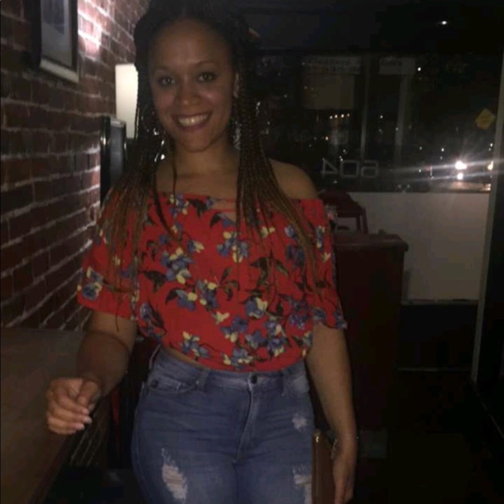 Meet your Posher, Casandra